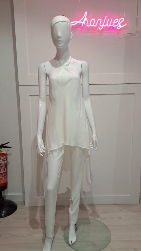 CJTO.PANTALON Y BLUSON ASIMETRICO S/ MANGAS ATADO AL CUELLO