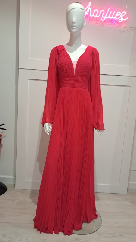 VESTIDO LARGO FIESTA PLISADO Y MANGA CAPA PLISADA