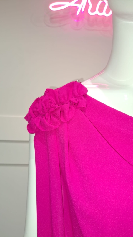 VESTIDO MIDI EVASE CREPE FLOR HOMBRO DOBLE CAPA