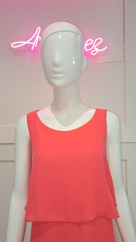 VESTIDO MIDI RECTO CUERPO BLONDA MANGA PLUMAS