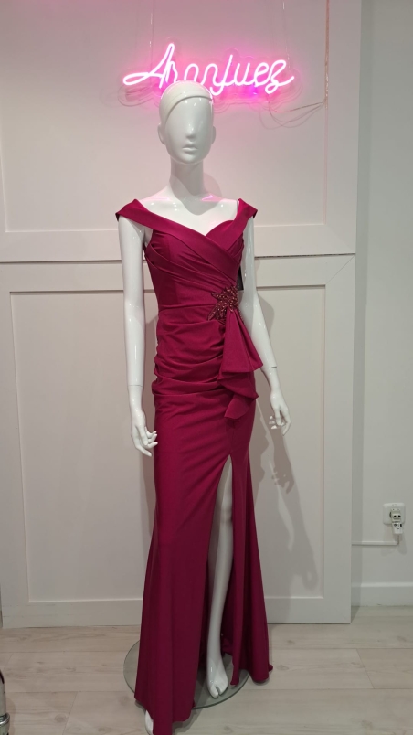 VESTIDO FIESTA LARGO ESCOTE CORAZON PEDRERIA LADO VOLANTE