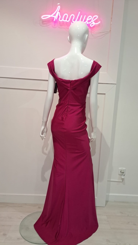 VESTIDO FIESTA LARGO ESCOTE CORAZON PEDRERIA LADO VOLANTE