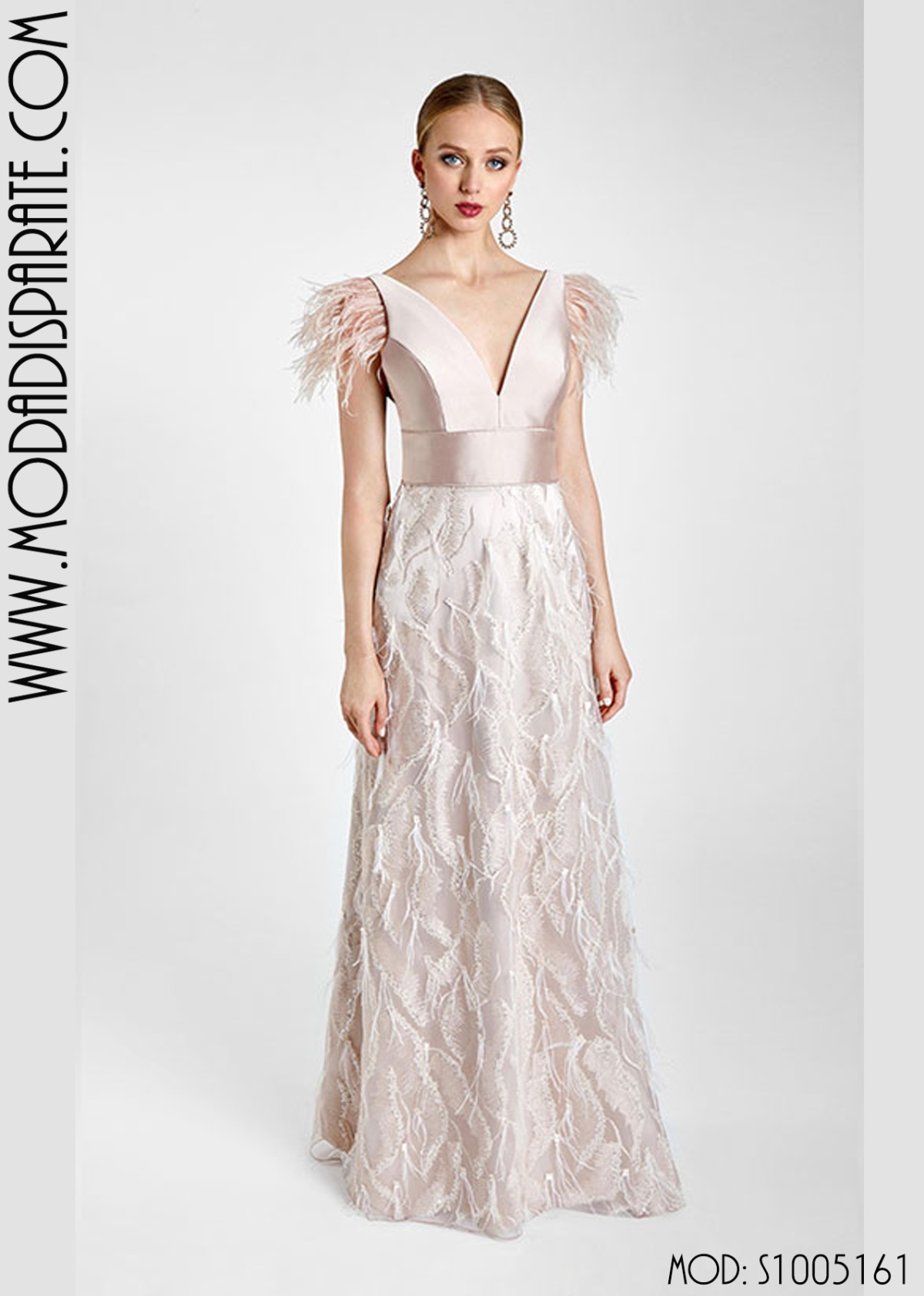 VESTIDO LARGO CUERPO LISO ESCOTE CORAZON FALDA...