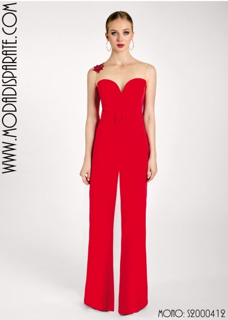 MONO ESCOTE CORAZON TATUAJE EN ESPALDA