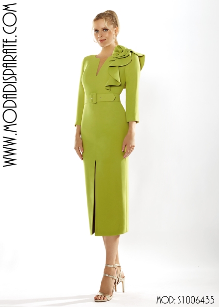 VESTIDO MADRINA CORTO CUELLO CAJA TUL VOLANTE COSTADILLO