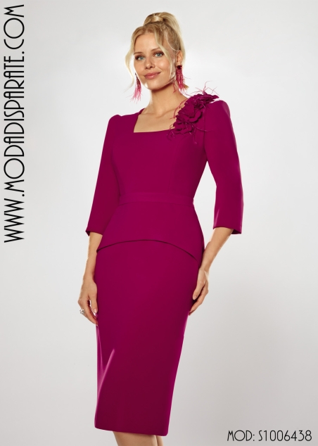 VESTIDO MADRINA CORTO ESCOTE CUADRADO CON FALDON DOBLE ADORN