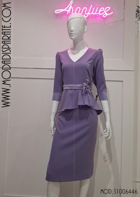 VESTIDO MADRINA RASO CORTO ESCOTE PICO  CON PEPLUN Y FLOR CI