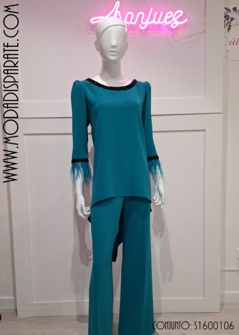 CJTO. CREP DE  CASACA PLUMAS Y LENTEJUELAS CON PANTALON RECT 2