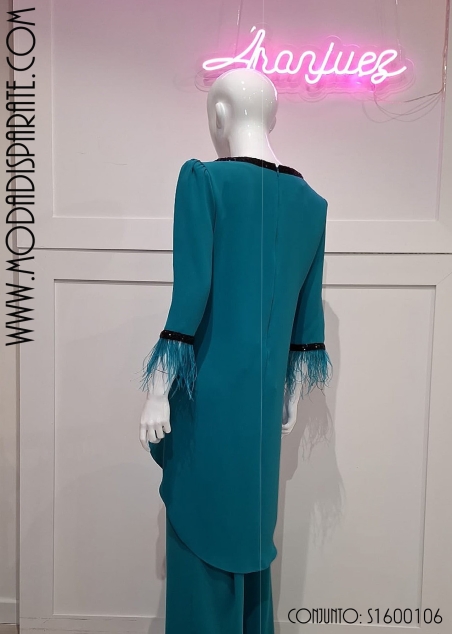 CJTO. CREP DE  CASACA PLUMAS Y LENTEJUELAS CON PANTALON RECT