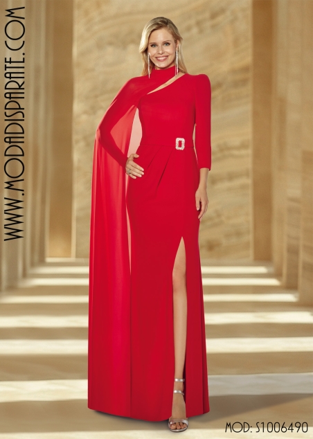 VESTIDO MADRINA LARGO FALDA PLIEGUES CUERPO ASIMETRICO Y CAP