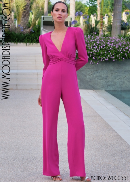 MONO FIESTA LISO M/ LARGA  ESCOTE PICO CINTURA DRAPEADA