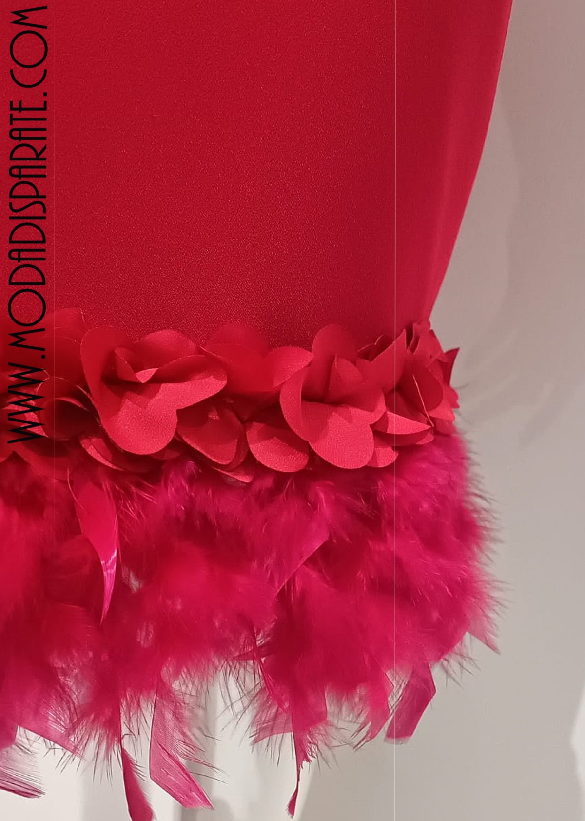 VESTIDO"LUMPUR"CORTO M/ CORTA PLUMAS EN BAJO...