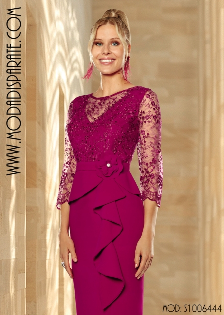 VESTIDO MADRINA LARGO CUERPO Y MANGA  DE BLONDA CON PEPLUN Y