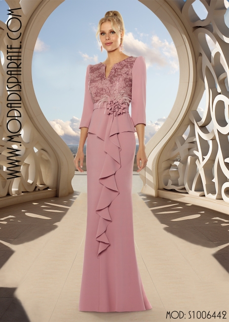 VESTIDO MADRINA LARGO CUERPO BLONDA,PEPLUN ,ESCOTE PICO Y MA