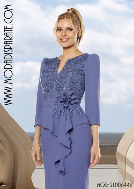 VESTIDO MADRINA LARGO CUERPO BLONDA,PEPLUN ,ESCOTE PICO Y MA