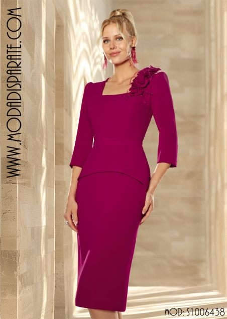 VESTIDO MADRINA CORTO ESCOTE CUADRADO CON FALDON DOBLE ADORN