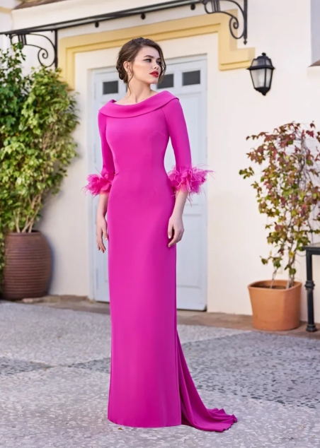 VESTIDO MADRINA LARGO CUELLO BARCO PLUMAS MANGA