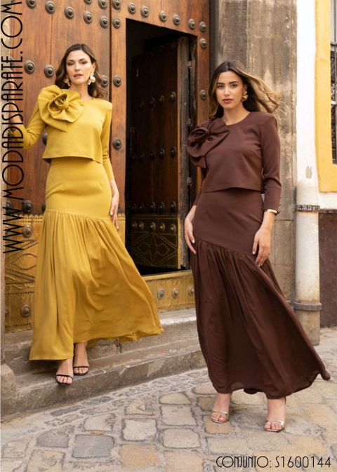 CJTO. CREPE BLUSA ADORNO FLOR FALDA CORTE FRUNCE