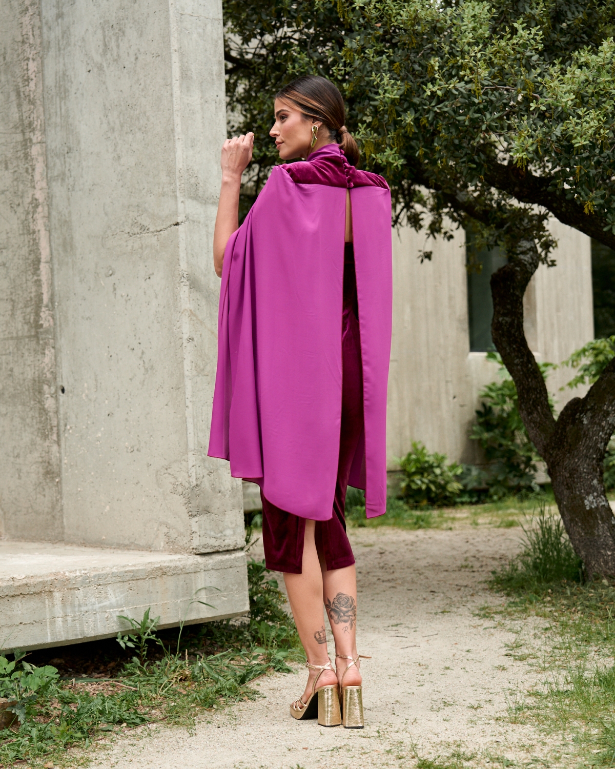VESTIDO MIDI TERCIOPELO Y CAPA GASA