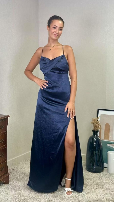 VESTIDO FIESTA LARGO SATINADO RECTO ESCOTE DRAPEADO ESPALDA