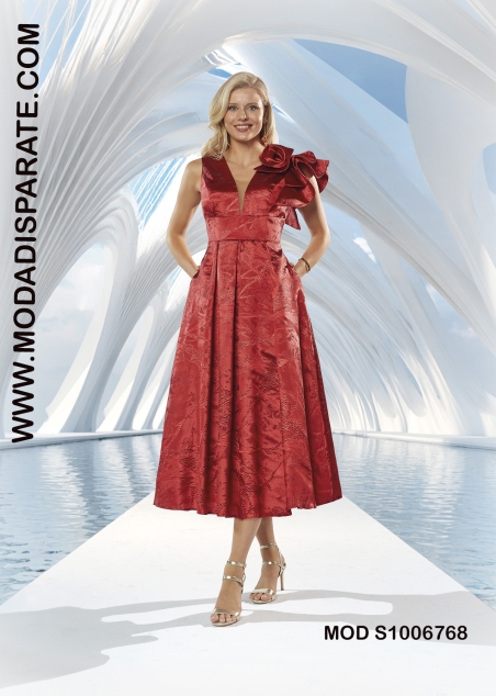 VESTIDO MIDI VUELO YACKARDVOLANTES Y FLOR EN UN HOMBRO