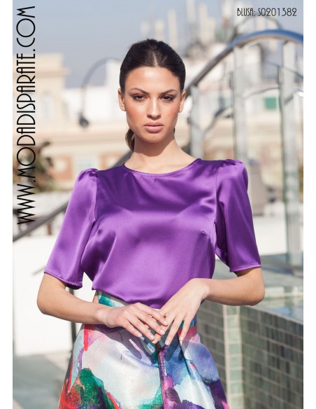 blusa satin corta