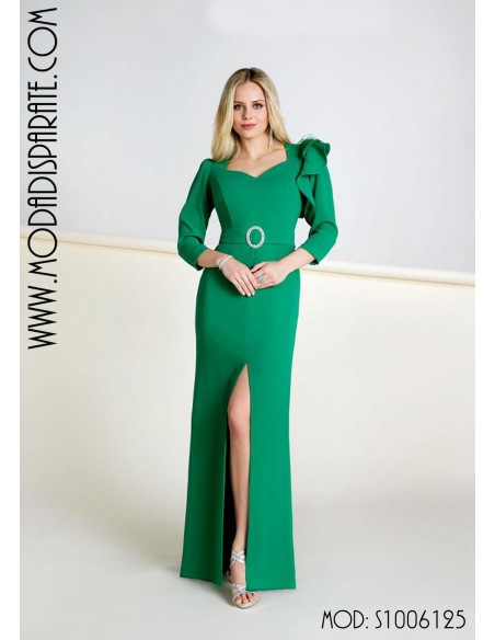 Vestido Madrina largo liso volante en una manga