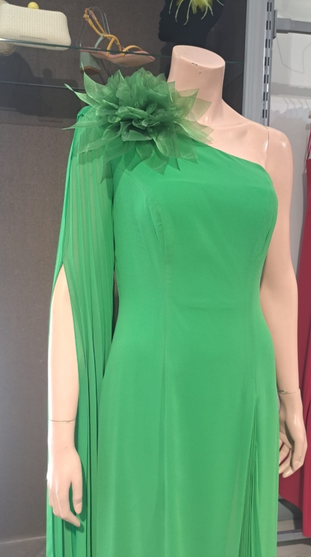 VESTIDO LARGO LIUSO UNA MANGA PLISADA  Y PLISADO EN DELANTER