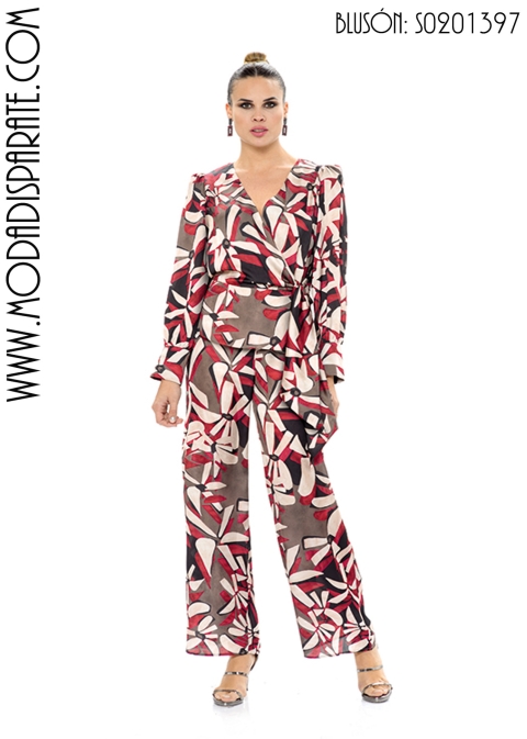 BLUSA ESTAMPADA CRUDADA LATERAL MANGA LARGA 2