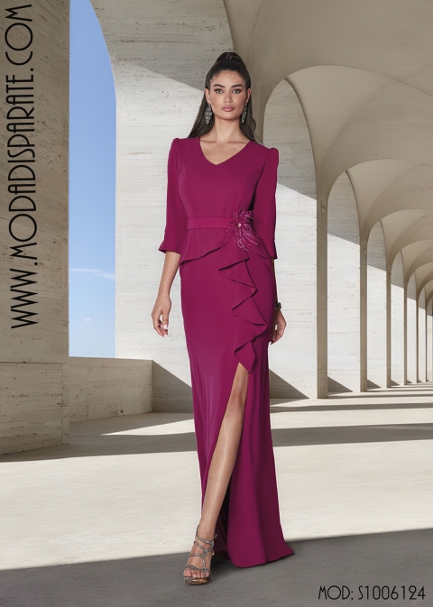 Vestido madrina largo escote pico manga codo peplun doble y