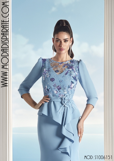 VESTIDO MADRINA CORTO CUERPO BLONDA MANGAS CREP