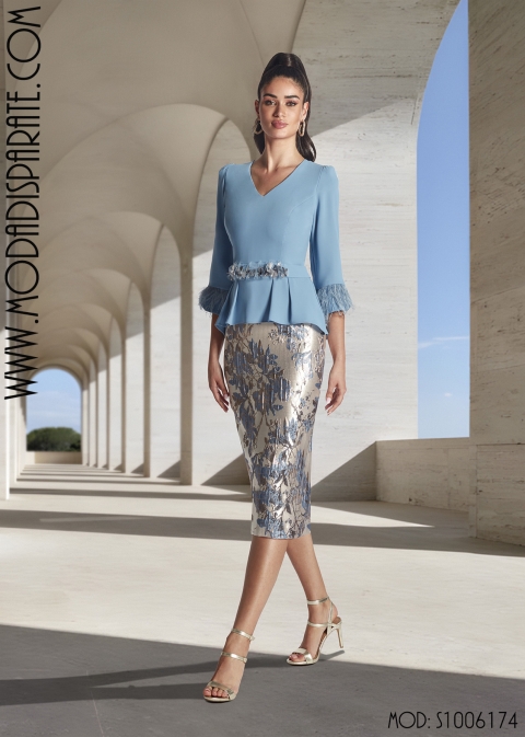 VESTIDO FIESTA CORTO FALDA JAQUARD CUERPO CREP M/ PLUMA