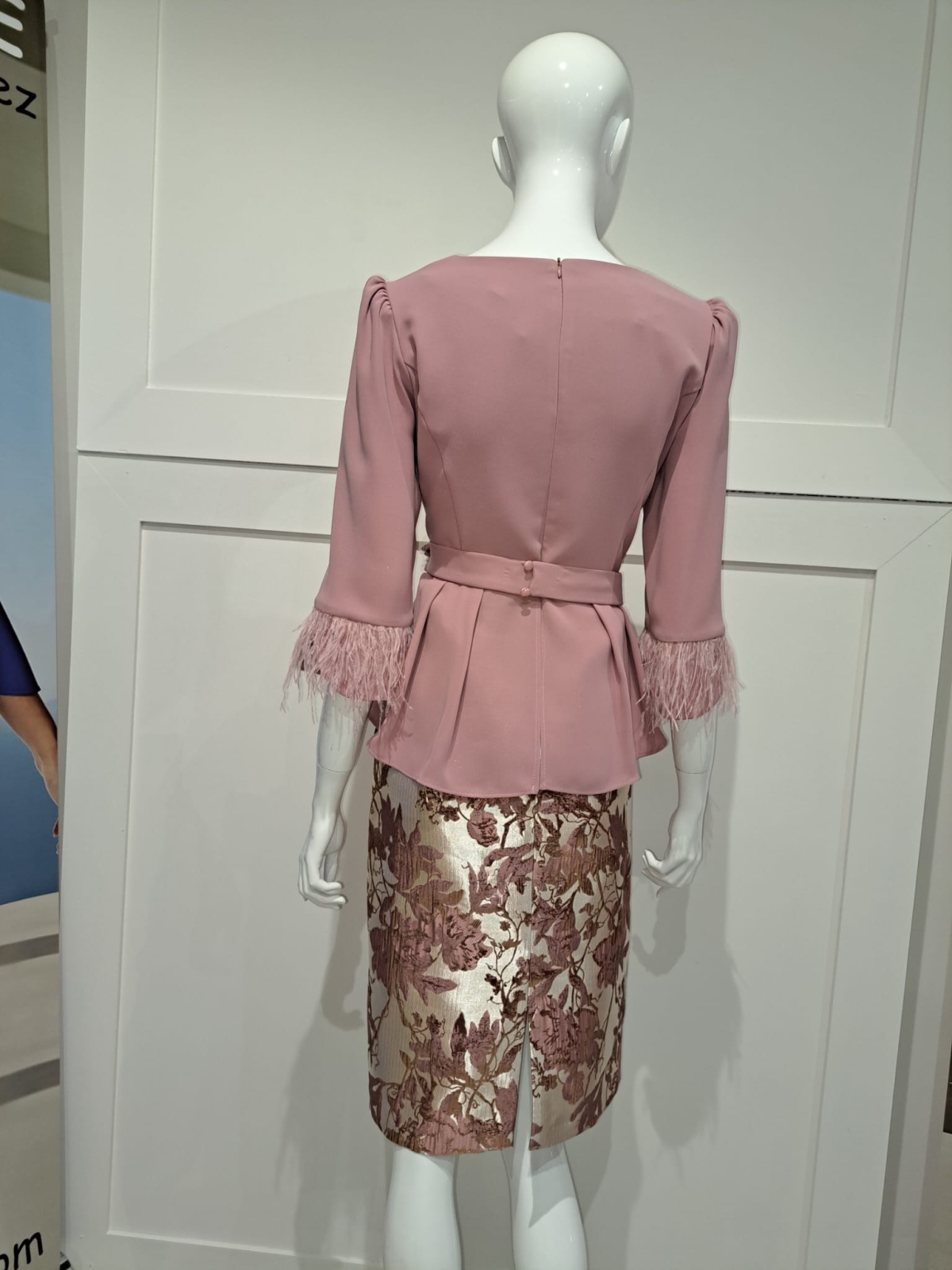 VESTIDO FIESTA CORTO FALDA JAQUARD CUERPO CREP...