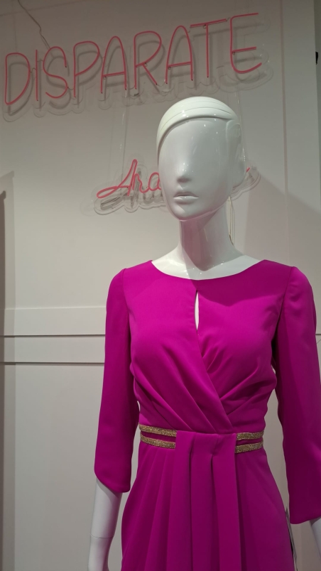 VESTIDO MADRINA LARGO MANGA FRAN.ESPALDA PICO ADORNO CIN STR