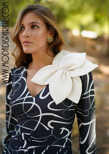 VESTIDO CORTO RECTO ESTAMPADO CINTURA TABLKAS FLOR HOMBRO