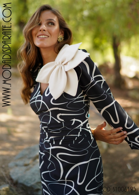 VESTIDO CORTO RECTO ESTAMPADO CINTURA TABLKAS FLOR HOMBRO